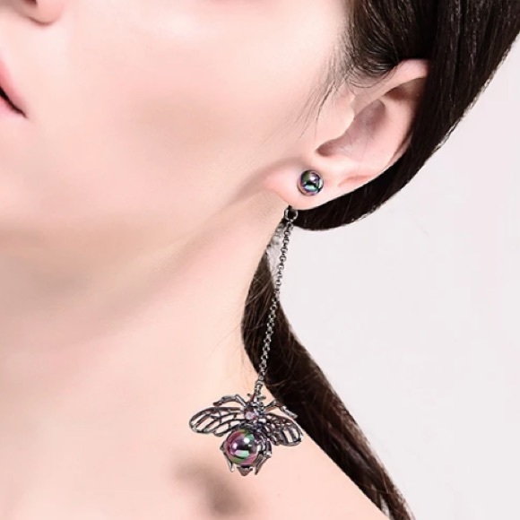 New long insect  drop earrings - Picture 3 of 6